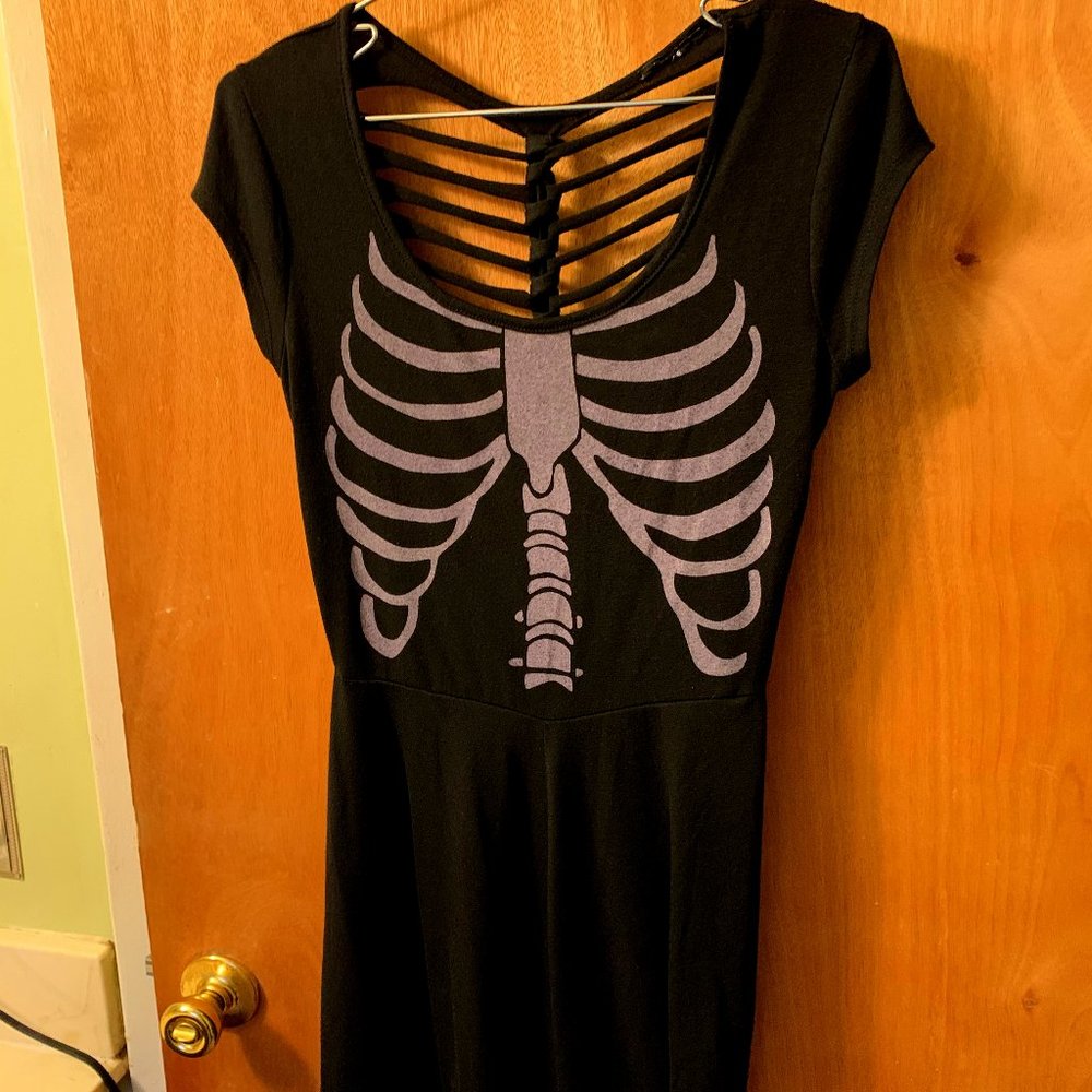 short sleeve black skeleton rib dress slashed back